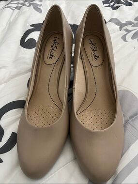 Life Stride Beige Round-Toe Comfort Flats